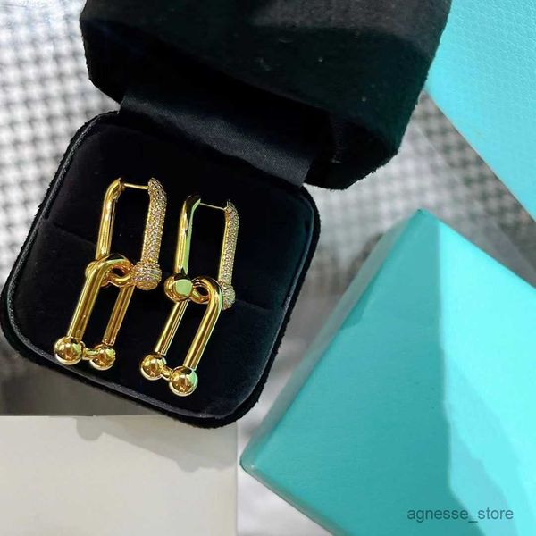 stud 18k gold stud earrings for women fashion luxury designer style shining ear rings earring wedding jewelry r230619, Golden;silver
stud 18k gold stud earrings for women fashion luxury designer style shining ear rings earring wedding jewelry r230619, Golden;silver