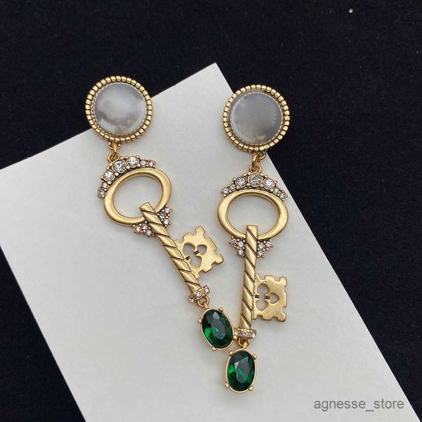 stud elegant golden key earrings ladies women's retro style green shine christmas fashion fine jewelry accessories r230619, Golden;silver
stud elegant golden key earrings ladies women's retro style green shine christmas fashion fine jewelry accessories r230619, Golden;silver