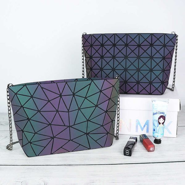 japanese classic geometric lingge crossbody bag women's bag single shoulder bag oblique back glow chain colorful reflective bag
japanese classic geometric lingge crossbody bag women's bag single shoulder bag oblique back glow chain colorful reflective bag