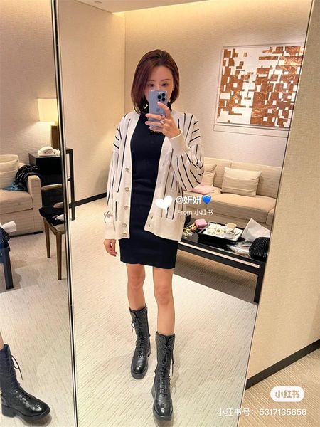 chan2023 new women's designer cardigan brand jacket designer sweater women designer ootd fashion coat leisure knit coat knit cardigan m, Black;brown
chan2023 new women's designer cardigan brand jacket designer sweater women designer ootd fashion coat leisure knit coat knit cardigan m, Black;brown