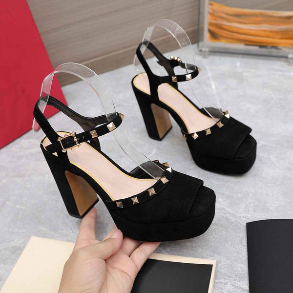 2023 fashion sandals valentinosity luxury designer platform sandal classic slide women's leather high-heeled sandals h25, Black
2023 fashion sandals valentinosity luxury designer platform sandal classic slide women's leather high-heeled sandals h25, Black