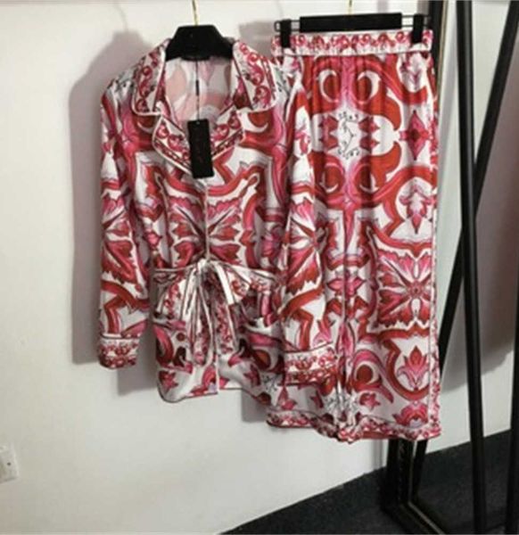 elegant womens two piece sets silky hand feel retro print lace-up waist lapel collar long sleeve shirt pocket high waist wide leg pants desi, White
elegant womens two piece sets silky hand feel retro print lace-up waist lapel collar long sleeve shirt pocket high waist wide leg pants desi, White