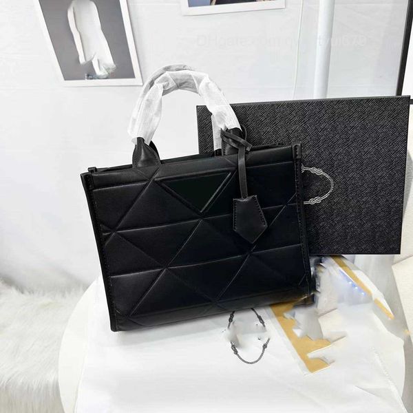 designer tote bag luxurys handbags womens purses and handbags shoulder bag genuine leather material 28*23*8cm qwertyui879
designer tote bag luxurys handbags womens purses and handbags shoulder bag genuine leather material 28*23*8cm qwertyui879