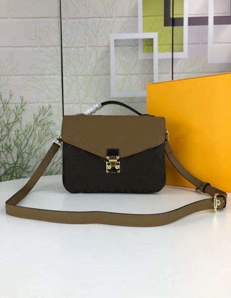 designer lady one-shoulder bag hand letter flower pattern luxury famous brand fashion classic fashion
designer lady one-shoulder bag hand letter flower pattern luxury famous brand fashion classic fashion