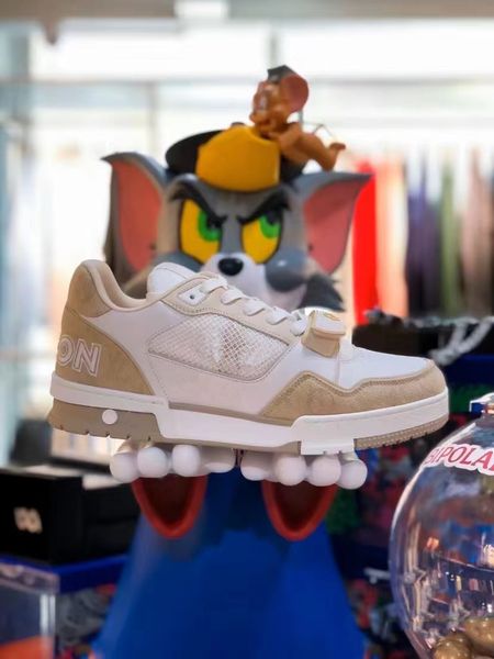 luxury designer casual shoes logo embossed trainer sneaker triple white pink sky blue black green yellow denim low mens sneakers women train
luxury designer casual shoes logo embossed trainer sneaker triple white pink sky blue black green yellow denim low mens sneakers women train