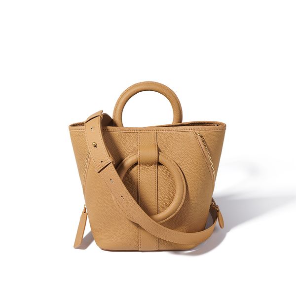 2023 new vegetable basket bag small design fashion commuter women's bag single shoulder oblique straddle portable bucket bag
2023 new vegetable basket bag small design fashion commuter women's bag single shoulder oblique straddle portable bucket bag