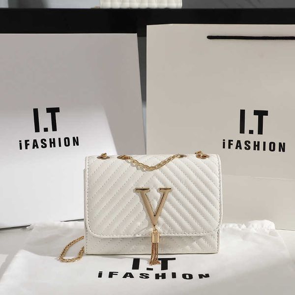 trendy women's bag 2021 new fashion stripe embroidered shoulder bag v-word tassel decorative crossbody bag
trendy women's bag 2021 new fashion stripe embroidered shoulder bag v-word tassel decorative crossbody bag