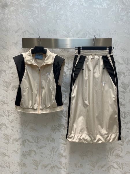 2023 summer womens tracksuits sportsuit stand-up collar sleeveless jacket elastic waist pack hip skirt print sport tracksuit designer hoodie, White
2023 summer womens tracksuits sportsuit stand-up collar sleeveless jacket elastic waist pack hip skirt print sport tracksuit designer hoodie, White