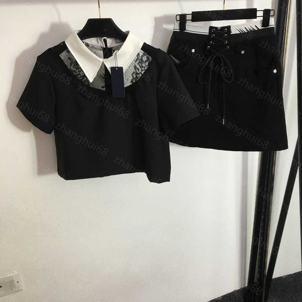 23ss womens designer clothing skirt set flocking logo lace splicing short sleeve shirt strap waist waist short skirt sets womens clothing, White
23ss womens designer clothing skirt set flocking logo lace splicing short sleeve shirt strap waist waist short skirt sets womens clothing, White