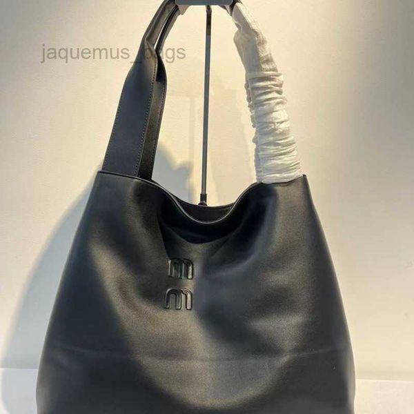high version cowhide tote bag women shoulder bags designer totes large capacity shoppingbag fashion armpit shoulder purse
high version cowhide tote bag women shoulder bags designer totes large capacity shoppingbag fashion armpit shoulder purse