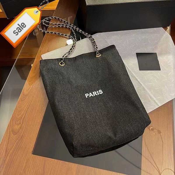 women's brand designer shoulder bags tote 2023 new fashion multifunctional portable texture handbags gift box packaging factory direct
women's brand designer shoulder bags tote 2023 new fashion multifunctional portable texture handbags gift box packaging factory direct