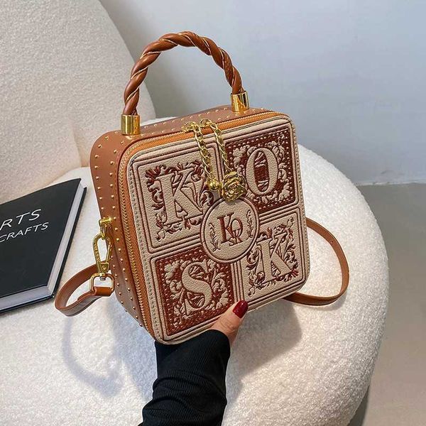 small group personalized design handbag light luxury embroidered thread embroidered handbag women's trend foreign style one shoulder cr
small group personalized design handbag light luxury embroidered thread embroidered handbag women's trend foreign style one shoulder cr