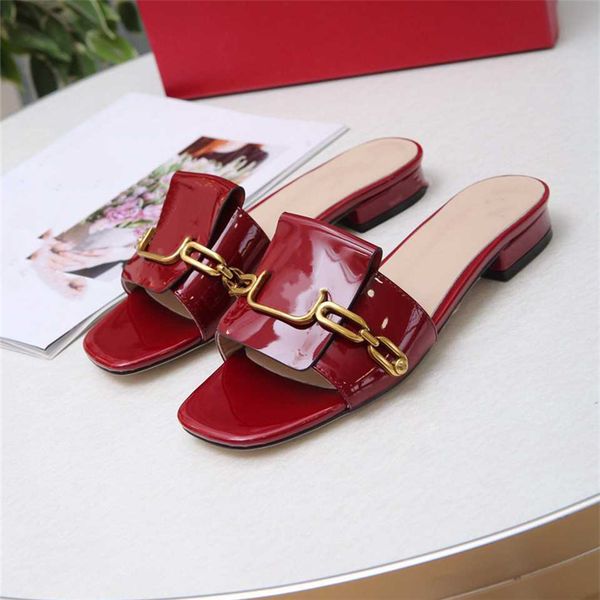 fashionable beach shoes 2023 valentinosity luxurious design retro decoration men's and women's summer leather canvas rubber flat b
fashionable beach shoes 2023 valentinosity luxurious design retro decoration men's and women's summer leather canvas rubber flat b