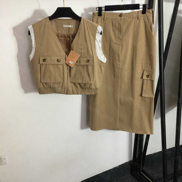 23ss skirt set womens designer clothing cargo double-pocket v-neck waistcoat high-waisted slit skirt sets womens clothing, White
23ss skirt set womens designer clothing cargo double-pocket v-neck waistcoat high-waisted slit skirt sets womens clothing, White