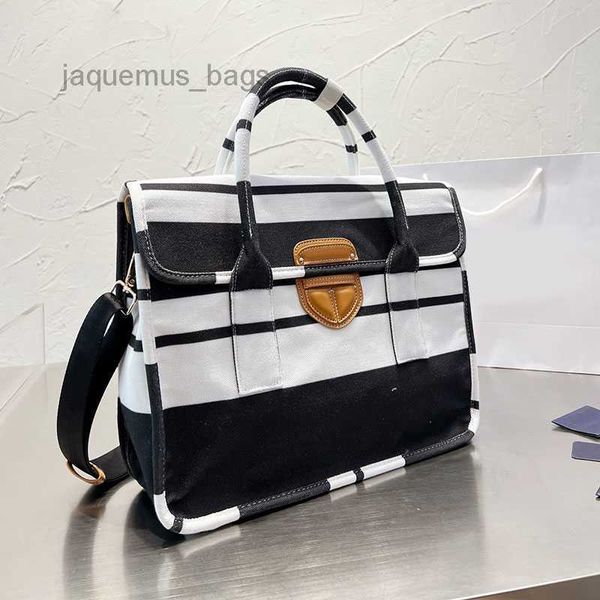 the row canvas shopping bag large capacity handbag lady tote bags stripe hardware buckle embroidered letters detachable wide strap women sho
the row canvas shopping bag large capacity handbag lady tote bags stripe hardware buckle embroidered letters detachable wide strap women sho