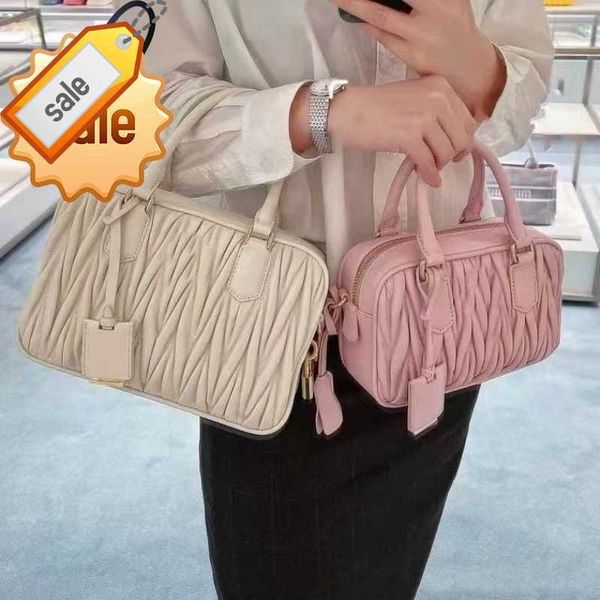 women's brand designer shoulder bag tote new miu fashion boutique girl heart diamond chain single shoulders cross body bag factory dire
women's brand designer shoulder bag tote new miu fashion boutique girl heart diamond chain single shoulders cross body bag factory dire