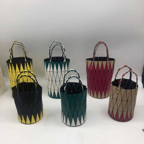 japanese lingge original factory new style vegetable basket bucket bag spliced contrast color handbag women's bag frosted folding handb
japanese lingge original factory new style vegetable basket bucket bag spliced contrast color handbag women's bag frosted folding handb