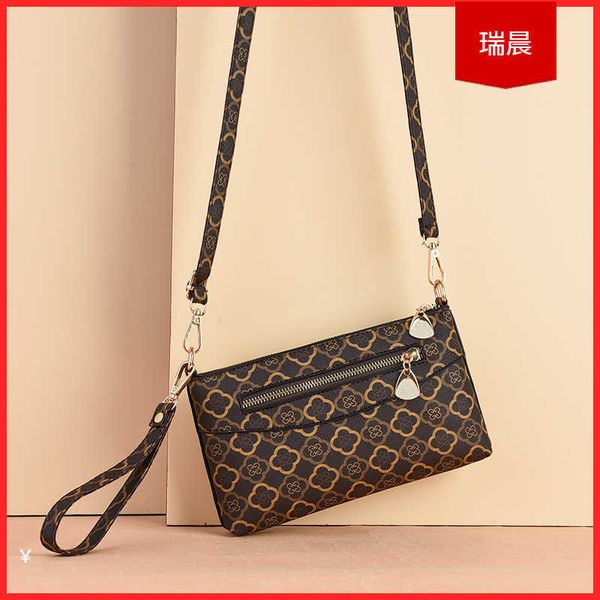 middle aged women's bag 2022 new fashion women's handbag korean version simple change mother's bag one shoulder messenger bag
middle aged women's bag 2022 new fashion women's handbag korean version simple change mother's bag one shoulder messenger bag