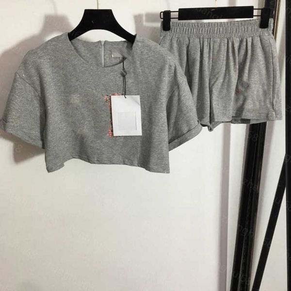 23ss casual suit women shorts sets womens designer clothing colorful logo printed waist short sleeve t-shirt elastic waist shorts set women, White
23ss casual suit women shorts sets womens designer clothing colorful logo printed waist short sleeve t-shirt elastic waist shorts set women, White