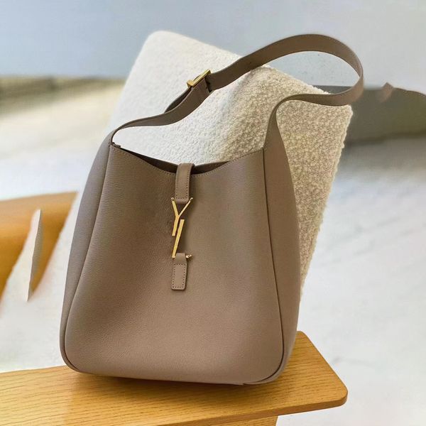 tote bags fashion luxury designer women genuine leather clutch bags bucket lady cross body toiletry luggage shoulder bag le5a hobo men vacat
tote bags fashion luxury designer women genuine leather clutch bags bucket lady cross body toiletry luggage shoulder bag le5a hobo men vacat