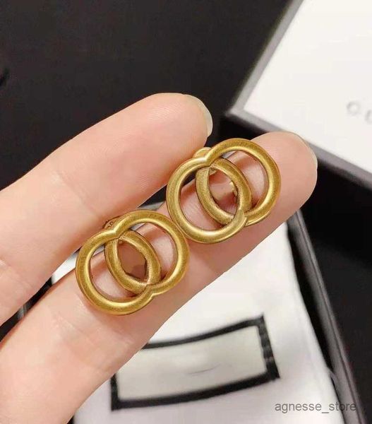 stud designer classic style letter stud earrings ladies fashion simple jewelry retro ear pairs r230619, Golden;silver
stud designer classic style letter stud earrings ladies fashion simple jewelry retro ear pairs r230619, Golden;silver