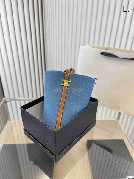 designer triomphe bucket bag door new bag female niche commuting casual one shoulder crossbody handbag large capacity women shopping bags ar
designer triomphe bucket bag door new bag female niche commuting casual one shoulder crossbody handbag large capacity women shopping bags ar