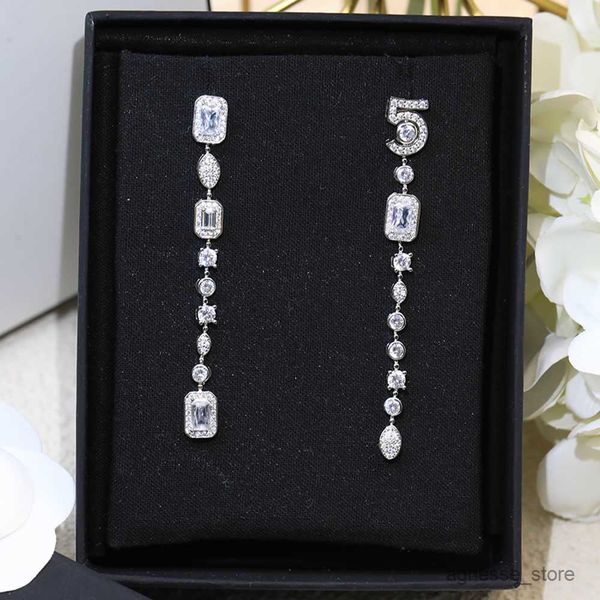 stud graceful elegant tassels earrings women shiny delicate fairy temperament luxurious anti ear acupuncture r230619, Golden;silver
stud graceful elegant tassels earrings women shiny delicate fairy temperament luxurious anti ear acupuncture r230619, Golden;silver
