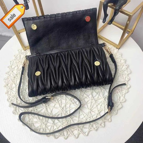 brand designer shoulder bags crossbody bag tote 2023 new miu fashion matching texture leather pleated portable multi-functional envelope bag
brand designer shoulder bags crossbody bag tote 2023 new miu fashion matching texture leather pleated portable multi-functional envelope bag