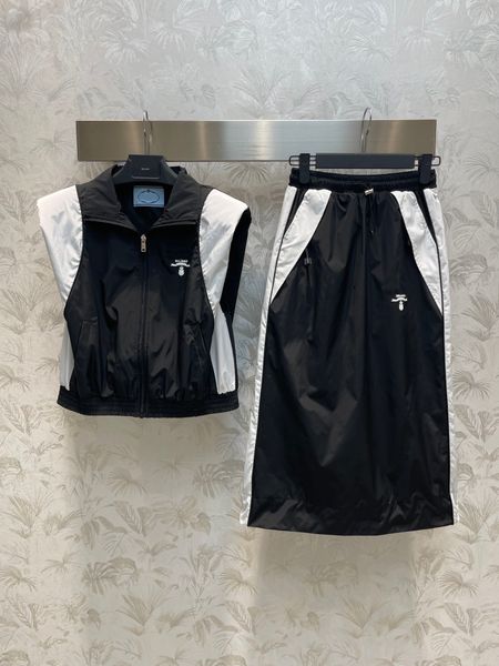 2023 summer womens tracksuits sportsuit stand-up collar sleeveless jacket elastic waist pack hip skirt print sport tracksuit designer hoodie, White
2023 summer womens tracksuits sportsuit stand-up collar sleeveless jacket elastic waist pack hip skirt print sport tracksuit designer hoodie, White