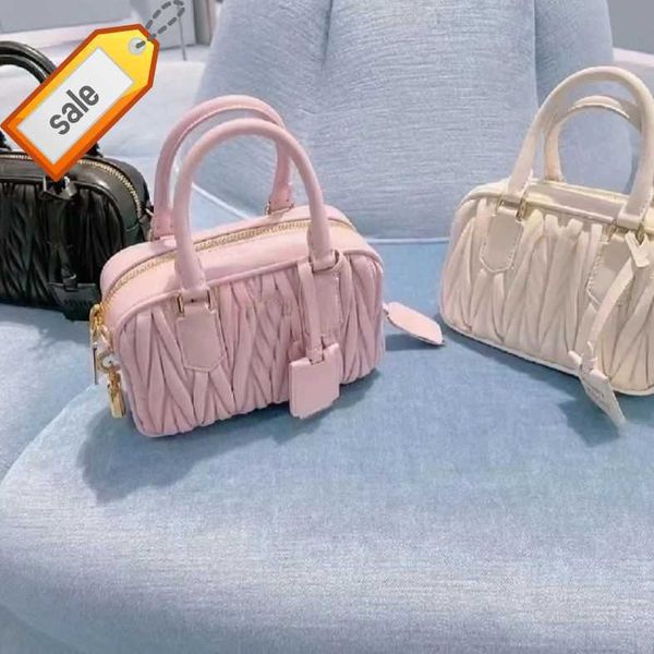 women's brand designer handbags shoulder bags tote fashion miu cloud tote bags delicate sheepskin boston pillow shoulders messenger bag
women's brand designer handbags shoulder bags tote fashion miu cloud tote bags delicate sheepskin boston pillow shoulders messenger bag