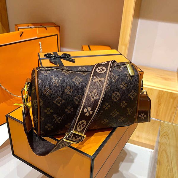 old flower women's bag crossbody bag women's 2023 new style women's shoulder bag wide shoulder strap cylinder backpack
old flower women's bag crossbody bag women's 2023 new style women's shoulder bag wide shoulder strap cylinder backpack