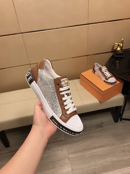 designer luxury sneakers men and women high shoes retro camouflage graffiti leather casual shoes inner lock shoes hy0507, Black
designer luxury sneakers men and women high shoes retro camouflage graffiti leather casual shoes inner lock shoes hy0507, Black