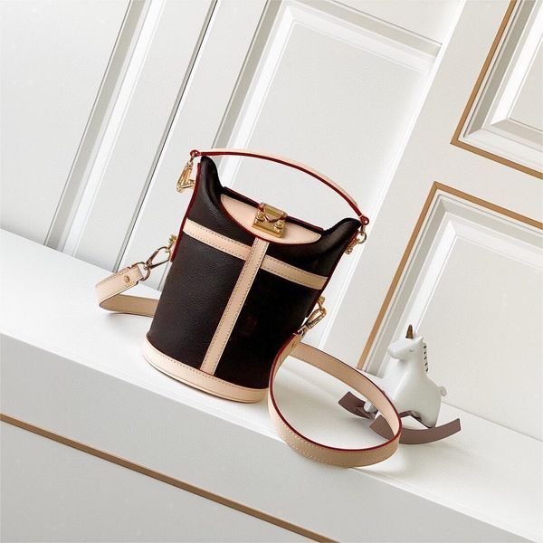 5a designers classic duffle rossbody bags package womens fashion leather handbag bucket with strap canvas cylinder shoulder
5a designers classic duffle rossbody bags package womens fashion leather handbag bucket with strap canvas cylinder shoulder