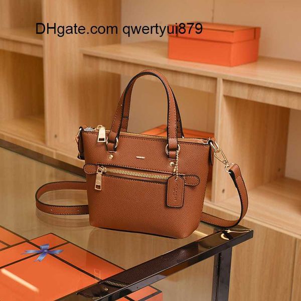 stuff sacks 23ss women's stuff sacks leather summer dumpling woman handbag fashion messenger bag shoulder bag small tote bags 7406#
stuff sacks 23ss women's stuff sacks leather summer dumpling woman handbag fashion messenger bag shoulder bag small tote bags 7406#