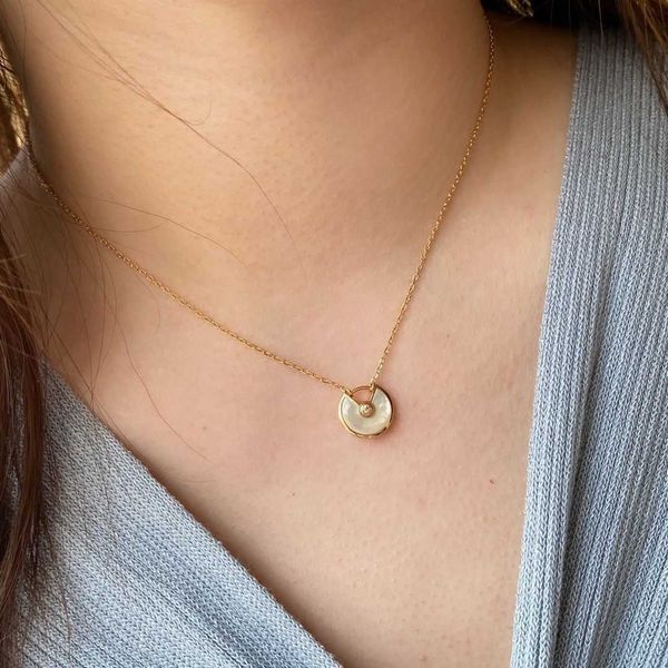 kzwz internet celebrity new high-quality seiko v gold white shell talisman pendant necklace lady clavicle chain simple fashion versatile vnb, Silver
kzwz internet celebrity new high-quality seiko v gold white shell talisman pendant necklace lady clavicle chain simple fashion versatile vnb, Silver
