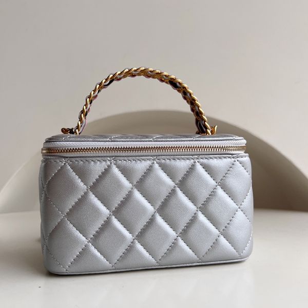 lambskin clutch with chain crossbody bag designer vanity case with handle 10a luxury cosmetic bags with box c071
lambskin clutch with chain crossbody bag designer vanity case with handle 10a luxury cosmetic bags with box c071