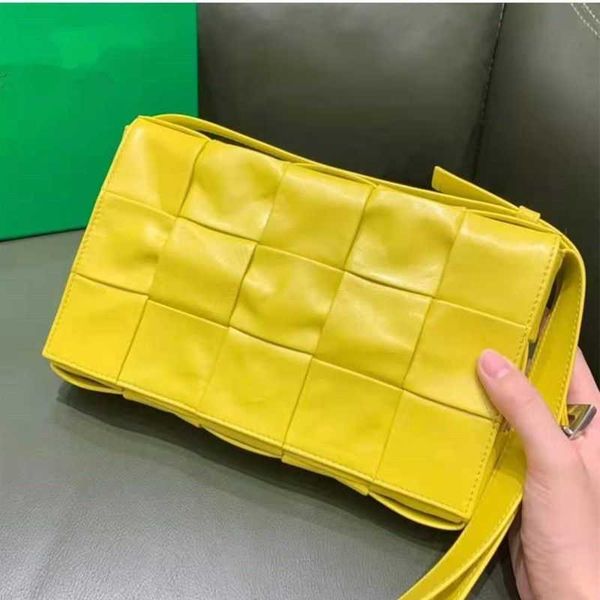 luxury bottegass venetas jodie woven cloud tote 2023 purse early autumn new oil wax leather bag small square one shoulder oblique cross pill
luxury bottegass venetas jodie woven cloud tote 2023 purse early autumn new oil wax leather bag small square one shoulder oblique cross pill