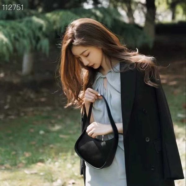 luxury design handheld crescent bag cowhide fashion simple shoulder bag women
luxury design handheld crescent bag cowhide fashion simple shoulder bag women