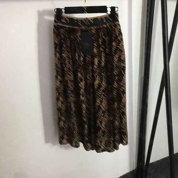 23ss designer skirts letter webbing spliced double f flocking letter high waist pleated half skirt women clothes, Black
23ss designer skirts letter webbing spliced double f flocking letter high waist pleated half skirt women clothes, Black