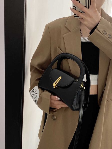 handbag for women in high-end texture crossbody bag niche design commuting bag fashionable and versatile shoulder bag trendy
handbag for women in high-end texture crossbody bag niche design commuting bag fashionable and versatile shoulder bag trendy