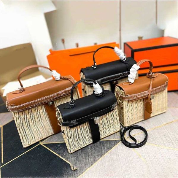 rattan woven tote bag summer beach bags with lock womens designer bag luxurys handbags shoulder bags woven basket purses shopping bags 23042
rattan woven tote bag summer beach bags with lock womens designer bag luxurys handbags shoulder bags woven basket purses shopping bags 23042