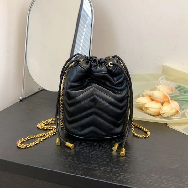 designer bag women bucket bags fashion drawstrings small pocket luxury chain bags lady shoulder bag black and white colors purses with glett
designer bag women bucket bags fashion drawstrings small pocket luxury chain bags lady shoulder bag black and white colors purses with glett
