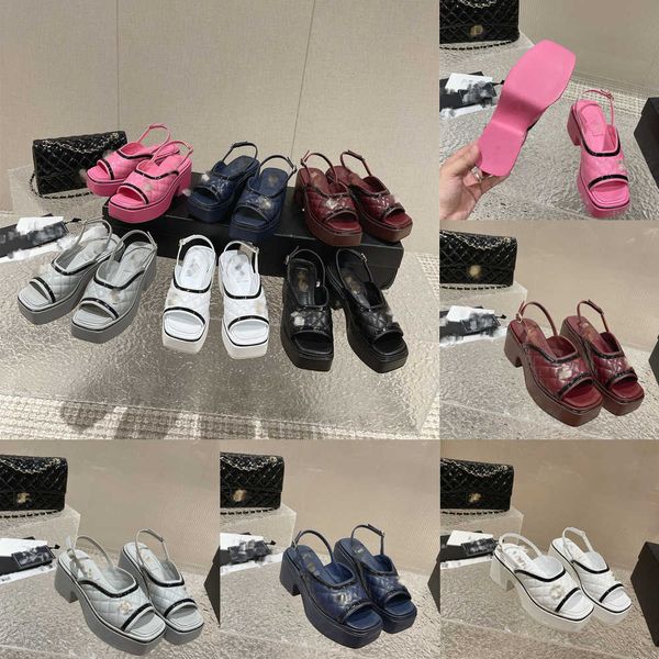 23ss women sandals sheepskin platform wedge 7.5cm slippers designer matelasse plaid c quilted texture mules slider flip flops loafers causua, Black
23ss women sandals sheepskin platform wedge 7.5cm slippers designer matelasse plaid c quilted texture mules slider flip flops loafers causua, Black