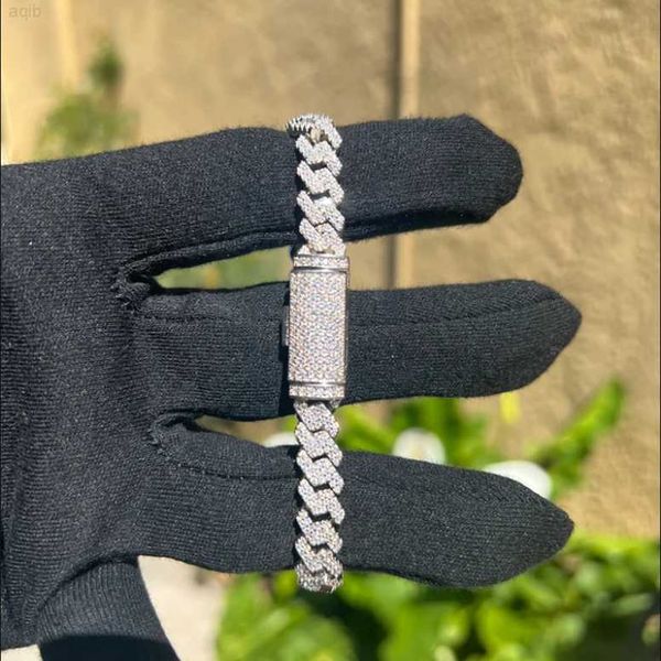 hip hop men chain 8mm width 2 rows 925 silver prong setting iced out moissanite cuban link bracelet
hip hop men chain 8mm width 2 rows 925 silver prong setting iced out moissanite cuban link bracelet