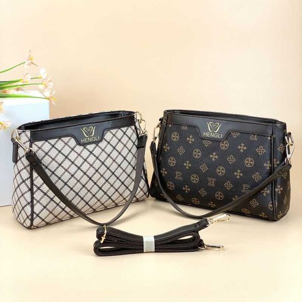 guangzhou autumn and winter new super large capacity women's bag diagonal straddle bag single shoulder bag portable bag fashion trend b
guangzhou autumn and winter new super large capacity women's bag diagonal straddle bag single shoulder bag portable bag fashion trend b