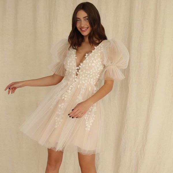 beach boho mini wedding dress 2023 deep v neck lace short bride dress backless puff sleeves lovely bridal gown vestidos de noiva, White
beach boho mini wedding dress 2023 deep v neck lace short bride dress backless puff sleeves lovely bridal gown vestidos de noiva, White