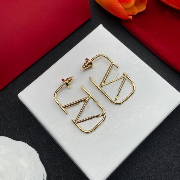 letter v metal logo earrings stud crystal earing women v earring luxury designer pearl women jewelry orecchini 224423, Golden
letter v metal logo earrings stud crystal earing women v earring luxury designer pearl women jewelry orecchini 224423, Golden