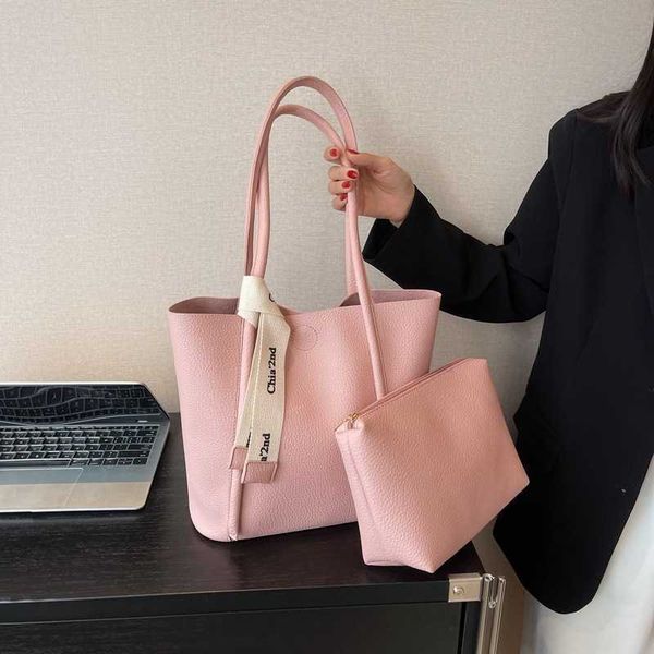women's new underarm bag fashionable mother and child bag portable shoulder bag water bucket bag
women's new underarm bag fashionable mother and child bag portable shoulder bag water bucket bag