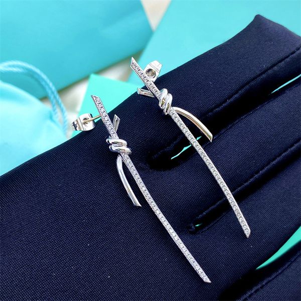 2023 new fashion luxury stud earrings designer tif for women engagement jewelry gift senior wedding t earring gold earings, Golden;silver
2023 new fashion luxury stud earrings designer tif for women engagement jewelry gift senior wedding t earring gold earings, Golden;silver