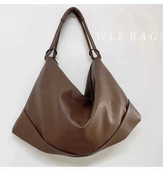 japanese and trendy female dumpling bag pu soft leather large bag female trendy large capacity simple leisure bag one shoulder messenger bag
japanese and trendy female dumpling bag pu soft leather large bag female trendy large capacity simple leisure bag one shoulder messenger bag